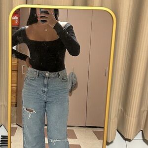 ARITZIA CONTOUR BODYSUIT LONG SLEEVE